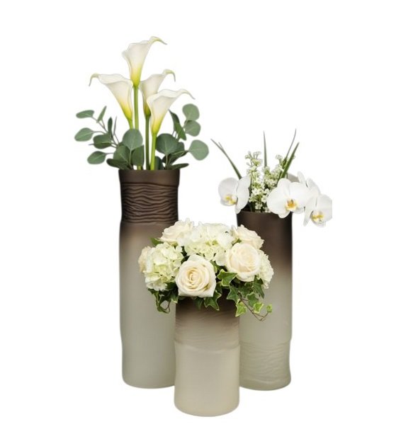 Why Your Vase Design Matters More Than The Flowers
