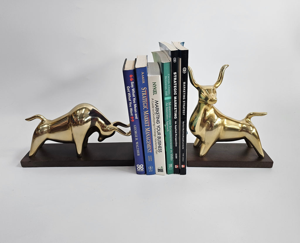EHAIKA Golden Bulls Bookend (Set of 2) Aluminium Sculpture With Walnut Wood Base - Home Office Desk Top Decoration