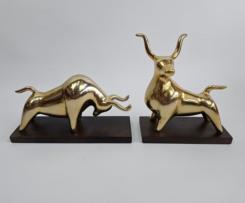 EHAIKA Golden Bulls Bookend (Set of 2) Aluminium Sculpture With Walnut Wood Base - Home Office Desk Top Decoration