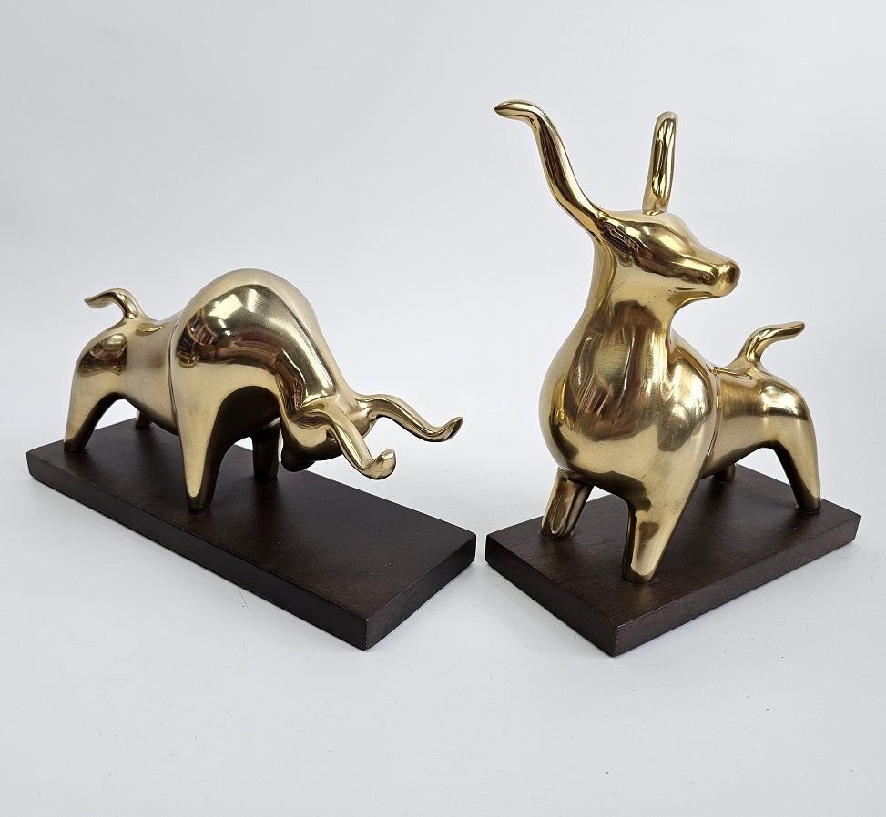 EHAIKA Golden Bulls Bookend (Set of 2) Aluminium Sculpture With Walnut Wood Base - Home Office Desk Top Decoration