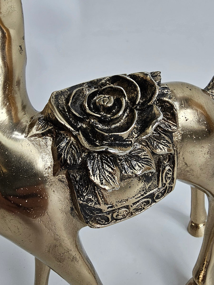 EHAIKA Golden Color Aluminum Standing Reindeer Sculpture With Rose – Home Office Table Top Display Christmas Gift