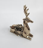 EHAIKA Golden Color Aluminium Sitting Reindeer Sculpture With Rose – Home Office Table Top Display Christmas Gift