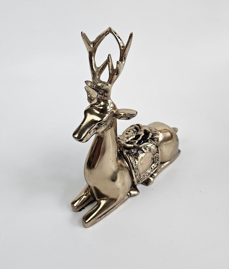 EHAIKA Golden Color Aluminium Sitting Reindeer Sculpture With Rose – Home Office Table Top Display Christmas Gift