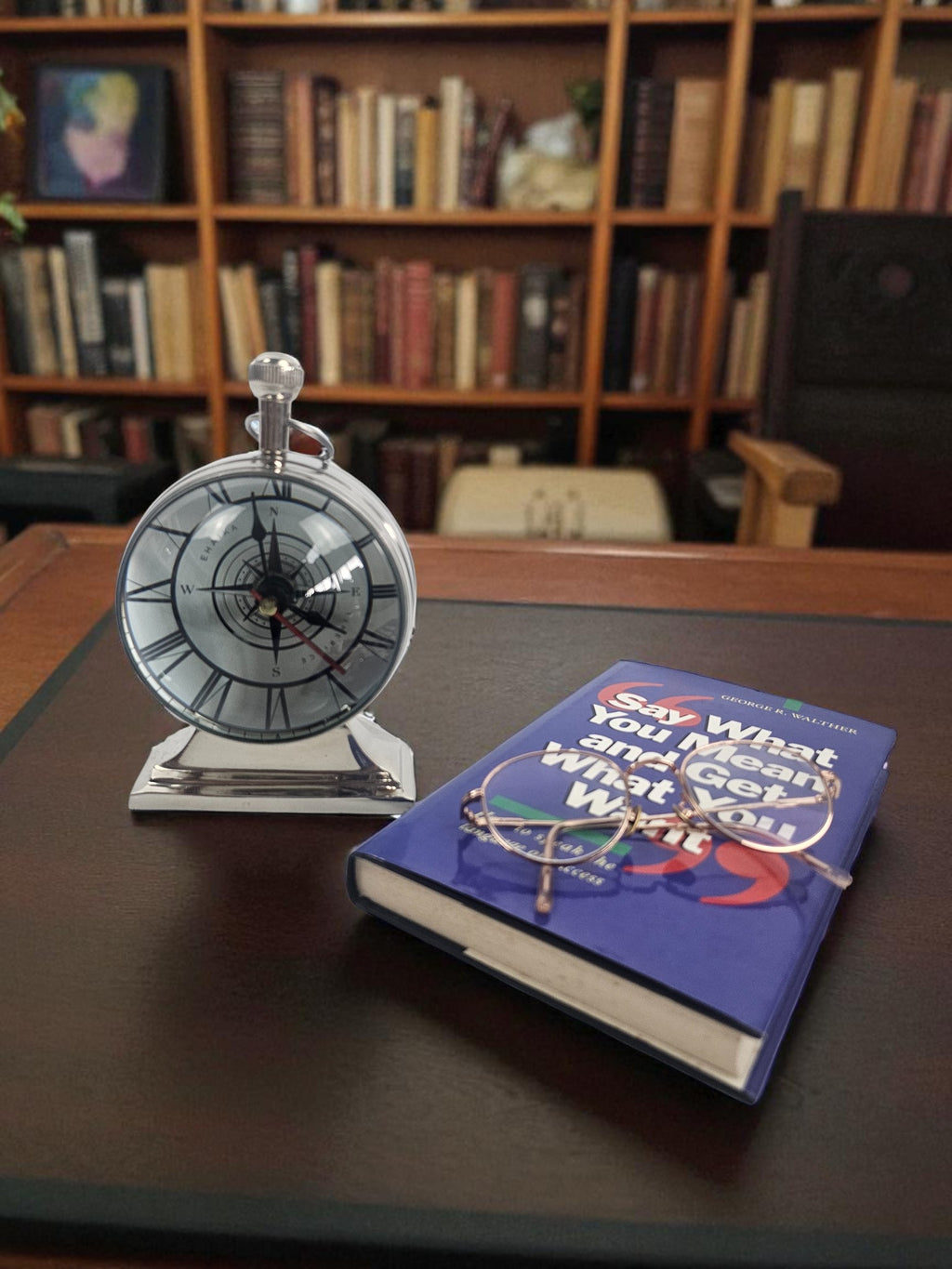 EHAIKA Compass Design Clockface, Metal Case Table Clock, Fish Eye Glass Cover