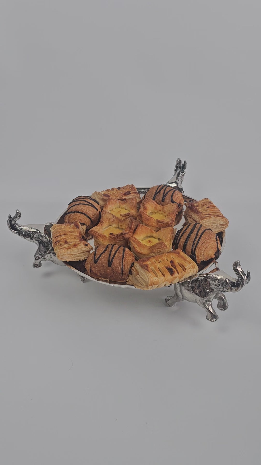 EHAIKA Cake / Fruits Serving Plate On 3 Elephant Sculpture - Safari Decorative Serving Tableware