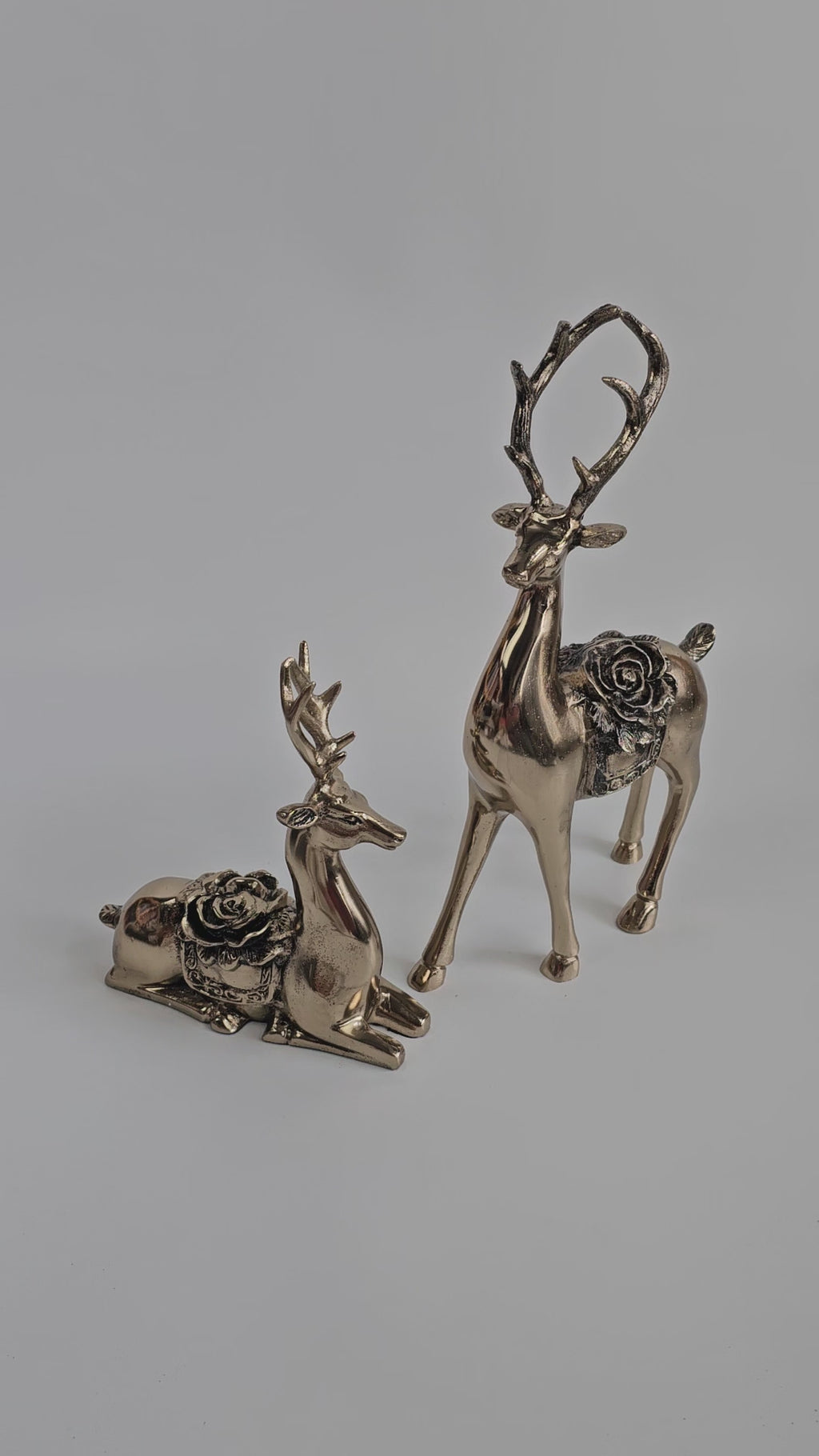 EHAIKA Golden Color Aluminum Standing Reindeer Sculpture With Rose – Home Office Table Top Display Christmas Gift